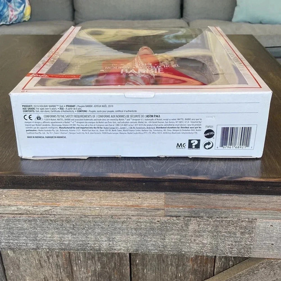 Holiday  Barbie | 2019 - Picture 5 of 7